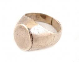 Ezüst(Ag) gyűrű, jelzetlen, méret: 47 cm, nettó: 3,94 g