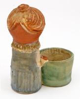 Kiss Roóz Ilona (1920-2010): Figurális sótartó, festett mázas kerámia, jelzett, apró kopásokkal, m: ...