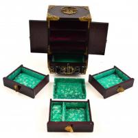 Gyöngyház berakásos kínai ékszertartó, festett fa, plüss betéttel, gravírozott réz veretekkel, jelze...