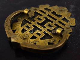 Gyöngyház berakásos kínai ékszertartó, festett fa, plüss betéttel, gravírozott réz veretekkel, jelze...