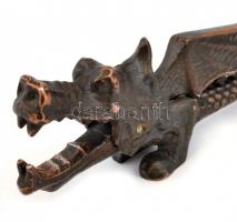 Krokodilfejes figurális diótörő 20 cm