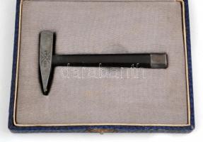 Szabadkőműves kalapács. Ezüst és fa. Szabankőműves jelekkel gravírozva. 10,5 cm Díszdobozban. / Free...