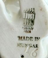 Zsolnay nyuszi faággal, kézzel festett, jelzett, hibátlan m: 7 cm