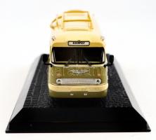 1955 MÁVAUT Ikarusz 66 autóbusz modellje, 17x7,5x7 cm kis dísz vitrinben