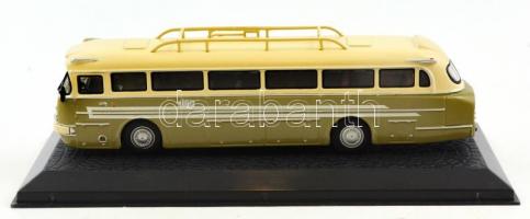 1955 MÁVAUT Ikarusz 66 autóbusz modellje, 17x7,5x7 cm kis dísz vitrinben