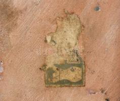 Újságot olvasó sün. Iparművész kerámia. Matricával jelzett. Kézzel festett, kopásokkal. 17 cm