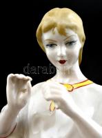 Virágszedő lány, jelzett orosz porcelán figura, kézzel festett, hibátlan, m:29 cm
