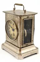 Fém mechanikus, ébresztős utazóóra. Javításra szoruló szerkezettel, felhúzó kulccsal m: 17 cm