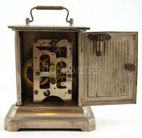 Fém mechanikus, ébresztős utazóóra. Javításra szoruló szerkezettel, felhúzó kulccsal m: 17 cm