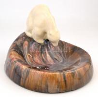 Ivó jegesmedvét ábrázoló kerámia névjegykártya tartó. Irizáló mázzal. Formaszámmal, Minimális lepatt...