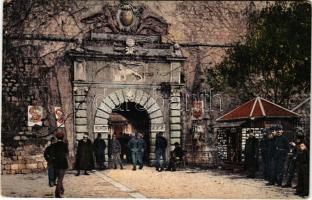 Kotor, Cattaro; Glavna vrata / Haupttor / main castle gate with soldiers, Singer advertisement, postcard kiosk