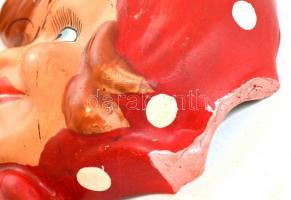 cca 1940 Fiú és leány fej. Mázas kerámia fali dísz. Kézzel festett, jelzés nélkül, egyik sérült. 13 ...