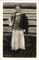 Gyetva, Detva; szlovák férfi pipával / Slovak folklore, man with pipe. Urania (Zvolen) photo