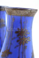 Kék-szürke üveg váza pár (2 db), kopásnyomokkal, m: 10,5 cm