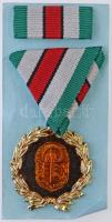~1990. Vitézi rend modern kitüntetése mellszalagon, szalagsávval T:1-,2
