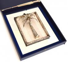 Pálmafa plasztikus ezüstszínű dísztárgy keretben, tükörre applikálva, falra akasztható, sérült dobozában, 28x23 cm