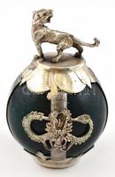 Tigris figura malachit gömbön, m: 6 cm