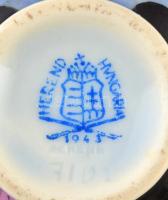 Herendi fekete bazsarózsa mintás mini váza, kézzel festett, jelzett,  apró kopásnyomokkal, m: 9 cm