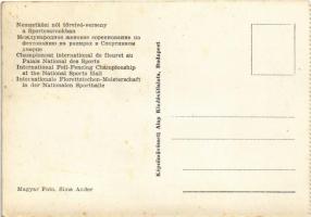 Nemzetközi női tőrvívó verseny a Sportcsarnokban. Magyar Foto Sima Andor. Képzőművészeti Alap Kiadóv...