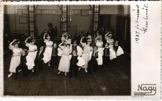 1937 Kecskemét, táncház, folklór. Nagy photo