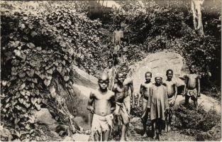 Francia Guinea, bennszülöttek a Factory szigeten., Guinee Francaise, Iles de Los, Groupe de natifs de l'Ile Factory / French Guinea, Los Islands, group of natives of Factory Island