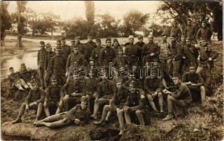 ~1914 Osztrák-magyar katonák csoportja a pétfürdői gyakorlaton / WWI Austro-Hungarian K.u.K. military, group of soldiers on field practice in Pétfürdő. photo (EK)