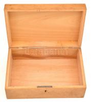 Régebbi fa doboz fedéllel, tetején Keszthely felirattal, kézzel festett virág motívummal díszített, ...