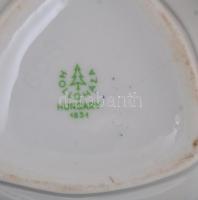 Régebbi butykos, mázas kerámia, figurális pásztor formájú, sapkája egyben levehető teteje, kézzel fe...