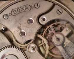 Nagy méretű 8 napos Doxa zsebóra, gazdagon díszített, lovagló jelenetes fém tokkal. Javított számlap...