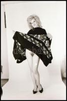 cca 1976 Több modell közreműködésével készült, szolidan erotikus felvételek, 13 db vintage NEGATÍV, ...