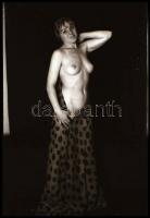 cca 1975 Szolidan erotikus felvételek, 7 db vintage NEGATÍV, 24x36 mm