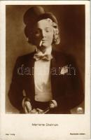 Marlene Dietrich, smoking. Paramount Pictures. Ross Verlag 5126/1.
