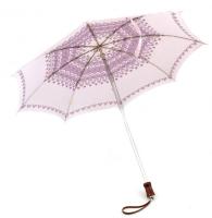 Napernyő, hímzett díszítéssel és tokkal, faragott fa nyéllel, bőr szíjjal d. 72 cm