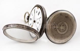 Ezüst(Ag) zsebóra, jelzett, hiányzó másodpercmutató, felhúzó kulccsal, d: 5 cm, bruttó: 93,3 g