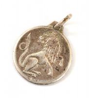 Ezüst(Ag) oroszlános medál, jelzett, d: 1,7 cm, nettó: 2,48 g