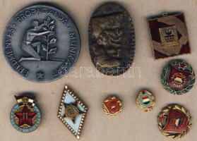 Kis hagyaték tétel, 12db, benne plakettek, kitüntetések (katonai és polgári), zsetonok, díjérmek, benne 1db eredeti díszdobozzal! T:vegyes