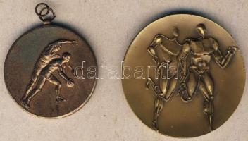 Kis hagyaték tétel, 12db, benne plakettek, kitüntetések (katonai és polgári), zsetonok, díjérmek, be...