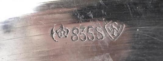 Ezüst(Ag) kínáló tálka, jelzett, d: 13 cm, nettó: 63,6 g