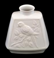 Blackwood papagájos fehér mázas porcelán váza, jelzett, hibátlan, m: 17 cm