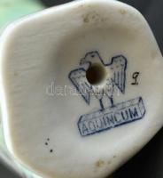 Aquincumi porcelán papagájok, 2db, kézzel festett, jelzett, apró kopásnyomokkal, m: 8 cm és 9 cm