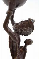 Tálat vivő bennszülött, bronz figura, alján jelzett, m: 21 cm