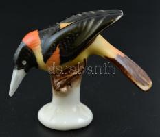 Herendi porcelán madár, jelzett, kézzel festett, kopásnyomokkal, m: 4,5 cm