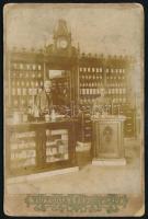 1904 Gyógyszertárbelső, keményhátú fotó, 12,5×8 cm
