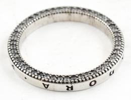 Ezüst(Ag) apró kövekkel díszített gyűrű, Pandora jelzéssel, méret: 51, bruttó: 2,3 g