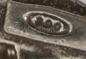 Ezüst(Ag) puttós kitűző, jelzett, 2,5×3,5 cm, nettó: 4,6 g