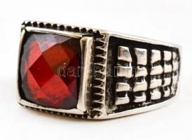 Ezüst(Ag) gyűrű, kővel, jelzett, méret: 51, bruttó: 4,8 g