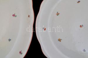 2 db Zsolnay  virágmintás sültes és felvágottas tál. Matricás, jelzett, kis kopásokkal d: 30 cm, 37x...