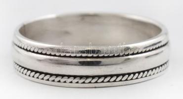 Ezüst(Ag) fonatos gyűrű, jelzett, méret: 61, nettó: 4,1 g