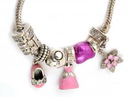 Ezüst(Ag) karkötő, 7 db charmmal, Pandora jelzéssel, h: 15,5 cm, bruttó: 27,9 g