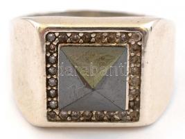 Ezüst(Ag) kövekkel díszített gyűrű, jelzett, méret: 59, bruttó: 5,4 g